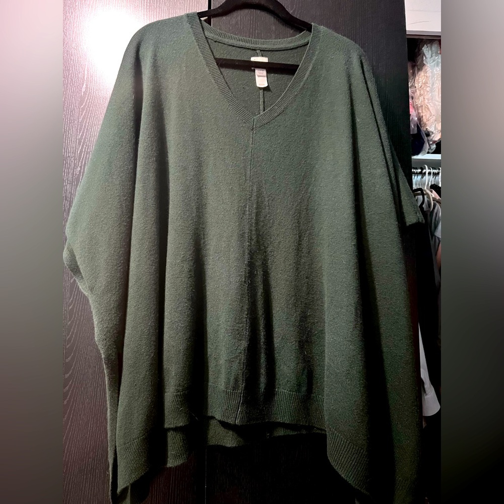 Elegant Green Women's Sweater